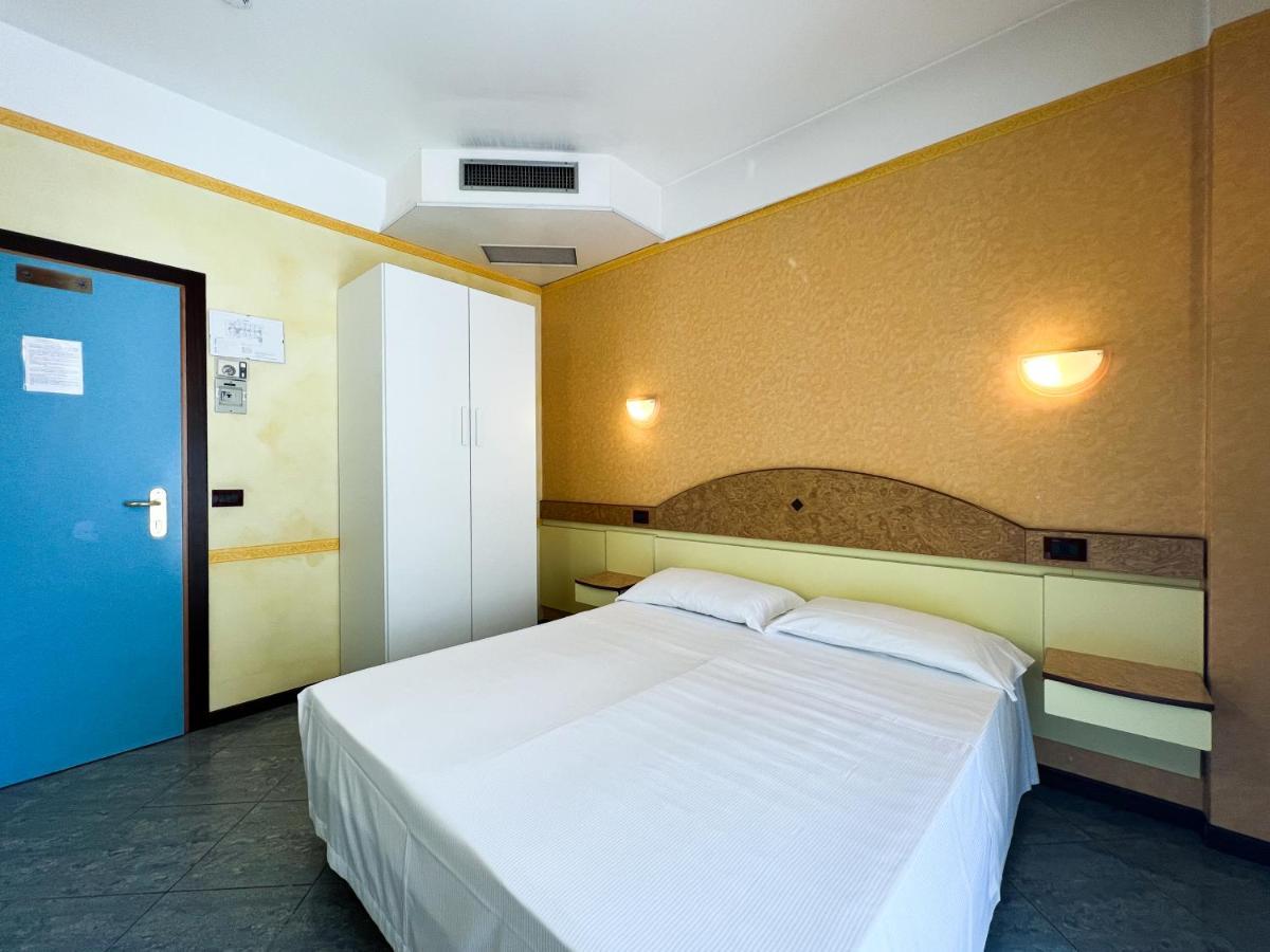 Hotel Soleblu Rimini Exteriör bild