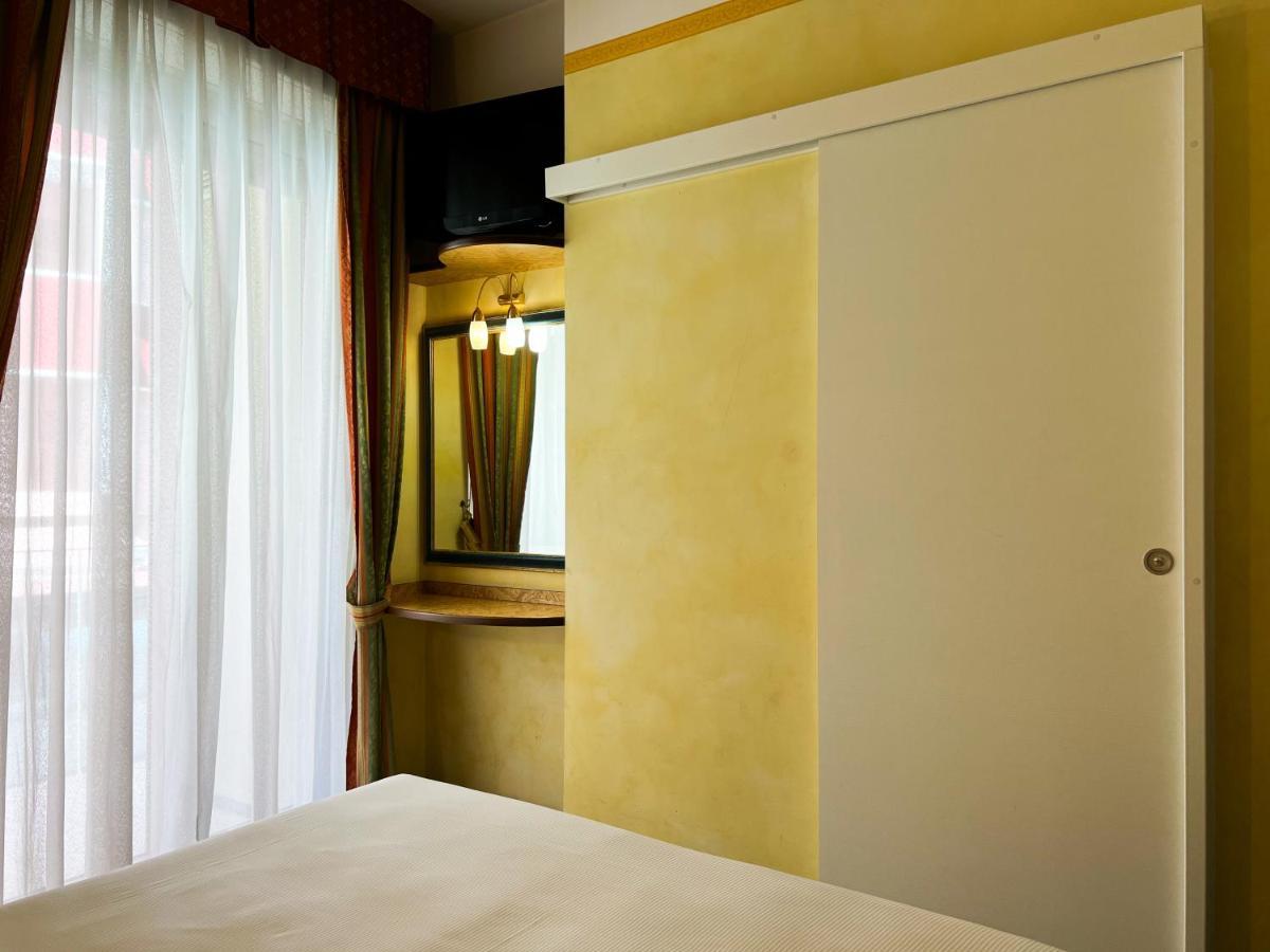 Hotel Soleblu Rimini Exteriör bild